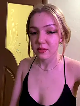 Snapshot of AlexandraXKitty chatting on November 17, 12:36 am AlexandraXKitty online show from November 17, 12:36 am