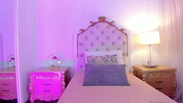 jessi lopez45 online show from April 17, 7:17 pm