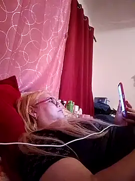 Snapshot of Lvna6969 chatting on November 8, 11:36 am Lvna6969 online show from November 8, 11:36 am