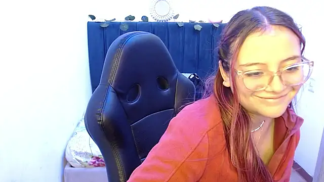 Red Lola  online show from October 29, 1:10 pm