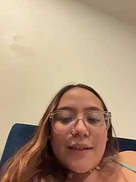 Red Lola  online show from December 15, 1:00 am