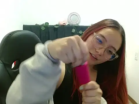 Red Lola  online show from October 26, 2:17 pm