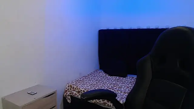 Red Lola  online show from October 31, 1:30 pm