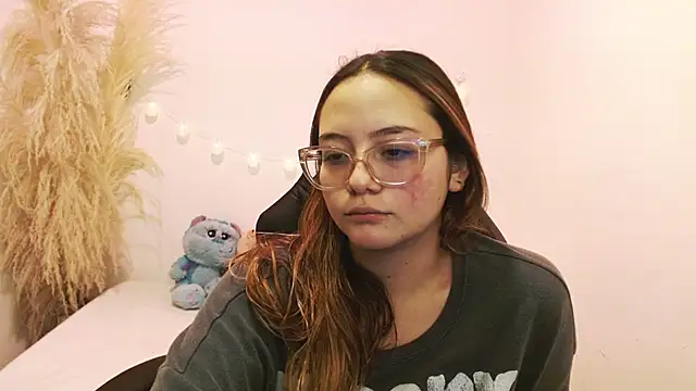 Red Lola  online show from November 6, 10:25 pm