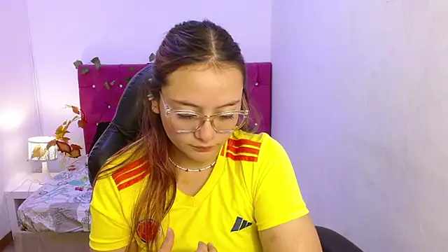 Snapshot of Red_Lola_ chatting on October 16, 12:57 pm Red Lola online show from October 16, 12:57 pm