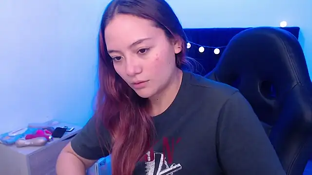 Red Lola  online show from November 2, 2:33 pm