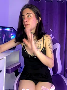 Snapshot of Maiaaa_11 chatting on November 18, 2:49 am Maiaaa 11 online show from November 18, 2:49 am