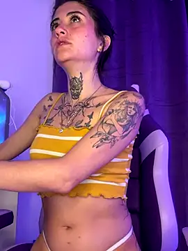 Snapshot of Maiaaa_11 chatting on November 23, 2:43 am Maiaaa 11 online show from November 23, 2:43 am