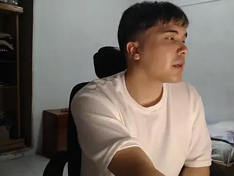 CuteAlexBoy online show from February 8, 3:32 pm