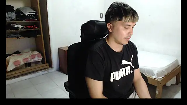 CuteAlexBoy online show from December 18, 4:33 pm