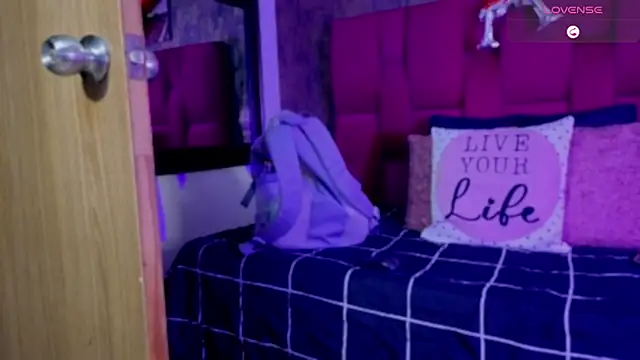 camila  bouzas online show from February 17, 12:02 pm