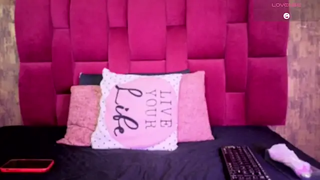 camila  bouzas online show from February 20, 12:07 pm