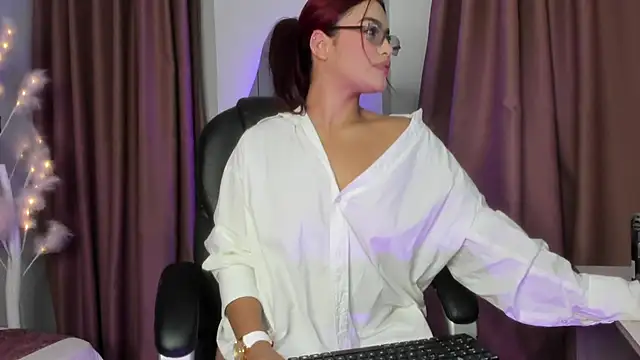 camila  bouzas online show from March 27, 11:33 am