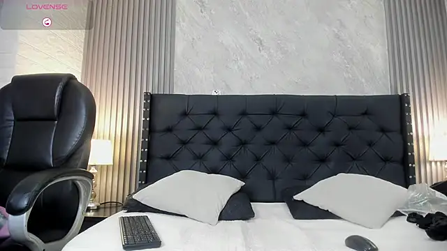 camila  bouzas online show from November 20, 7:03 pm