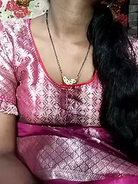 Snapshot of Hot_Lilly02 chatting on November 5, 8:17 am Hot Lilly02 online show from November 5, 8:17 am