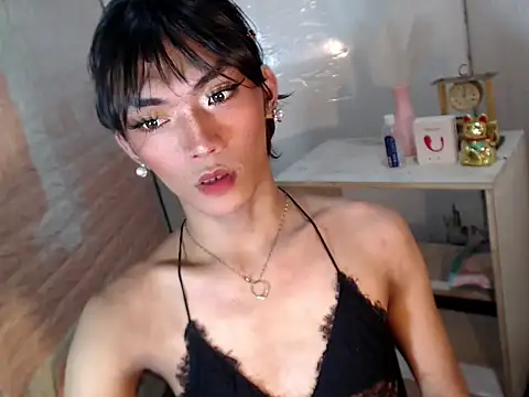 HaileyPresly online show from April 15, 2:10 pm