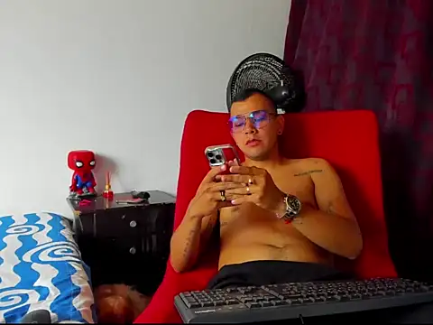 Snapshot of kelvin_276 chatting on October 28, 5:56 pm kelvin 276 online show from October 28, 5:56 pm