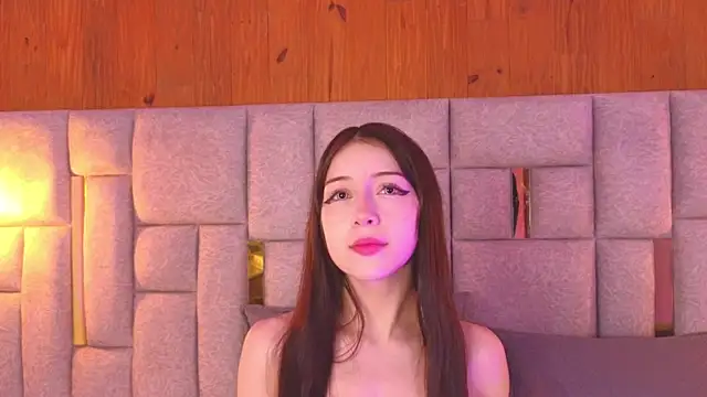 Snapshot of bella_kittyy_ chatting on November 29, 5:29 am bella kittyy online show from November 29, 5:29 am