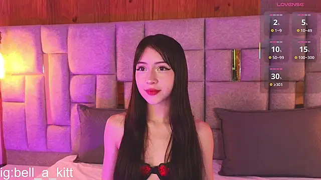 Snapshot of bella_kittyy_ chatting on November 26, 5:18 am bella kittyy online show from November 26, 5:18 am