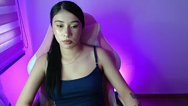 kathy de online show from April 8, 8:32 pm