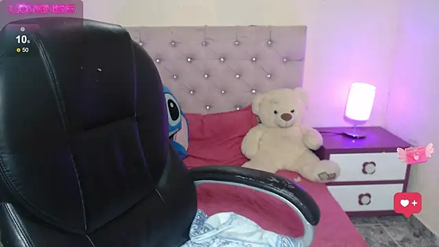 gabyy cute  online show from November 25, 11:37 pm