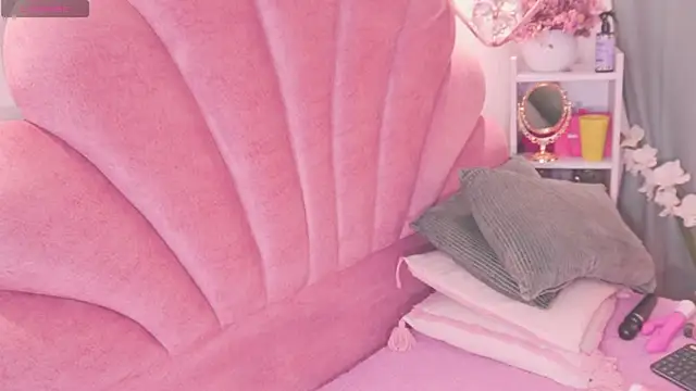 Snapshot of ElodieRousse_ chatting on December 13, 8:04 pm ElodieRousse online show from December 13, 8:04 pm