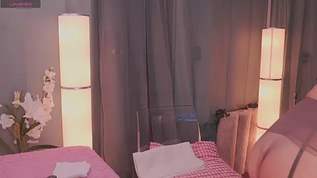 Snapshot of ElodieRousse_ chatting on November 6, 6:45 pm ElodieRousse online show from November 6, 6:45 pm