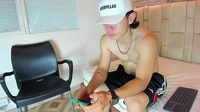 Owenn 17 online show from October 20, 3:52 am