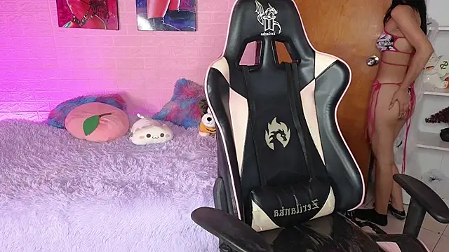 Snapshot of pinkygirl18 chatting on November 11, 5:35 am pinkygirl18 online show from November 11, 5:35 am