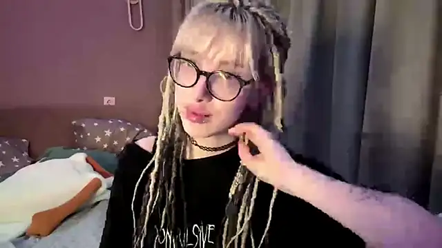 Milkmoriee online show from November 30, 4:30 pm