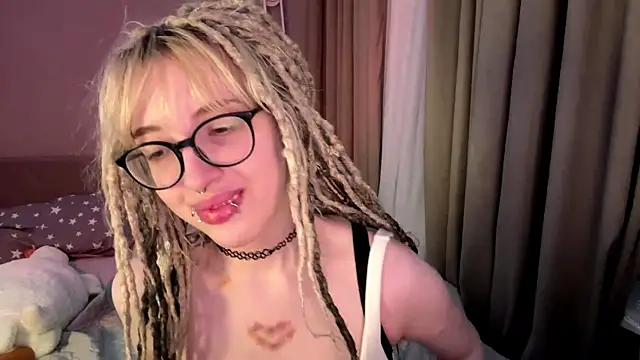 Milkmoriee online show from December 3, 3:22 pm