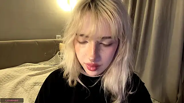 Milkmoriee online show from November 13, 4:00 pm