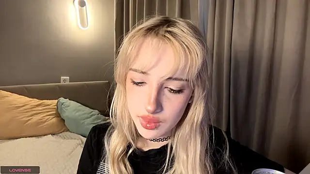 Milkmoriee online show from November 14, 3:15 pm