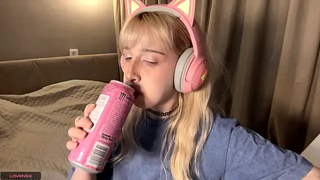 Milkmoriee online show from November 1, 3:28 pm