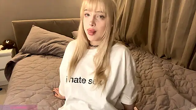 Milkmoriee online show from October 28, 3:44 pm