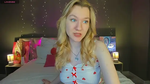 LinaRayy online show from November 6, 9:24 am