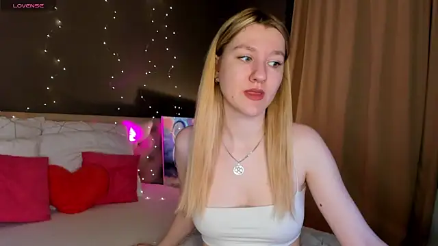 LinaRayy online show from November 13, 9:13 am