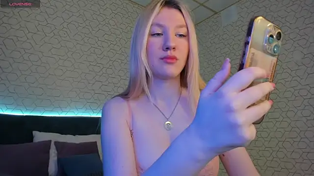 LinaRayy online show from May 14, 1:02 am