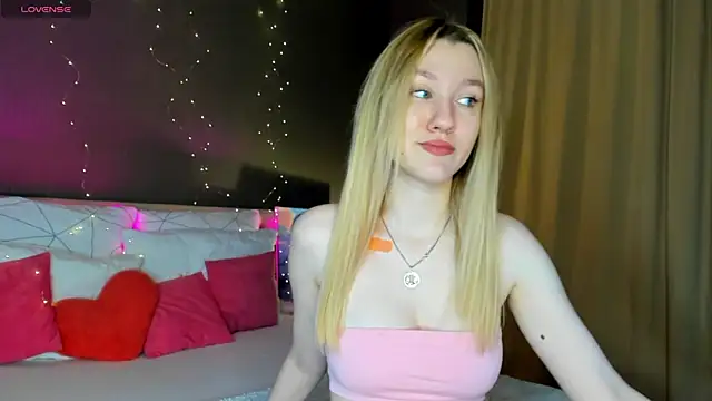 LinaRayy online show from November 15, 9:13 am