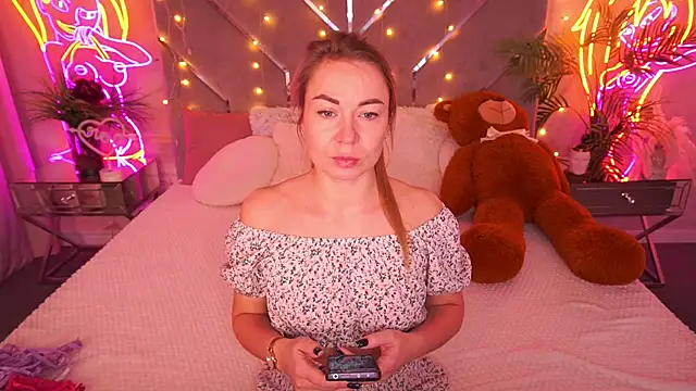 VixenMuse online show from February 8, 9:01 pm