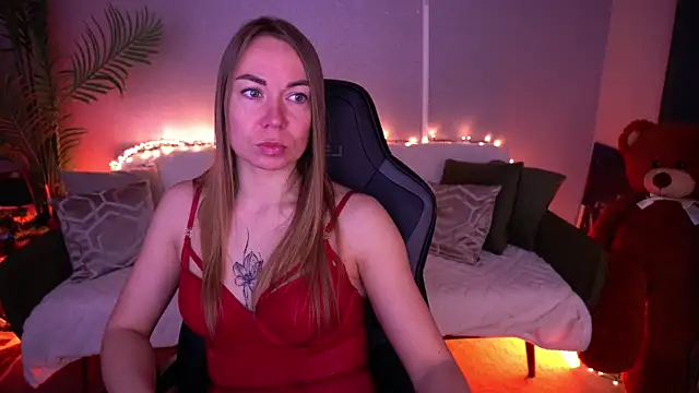 VixenMuse online show from April 13, 8:24 pm