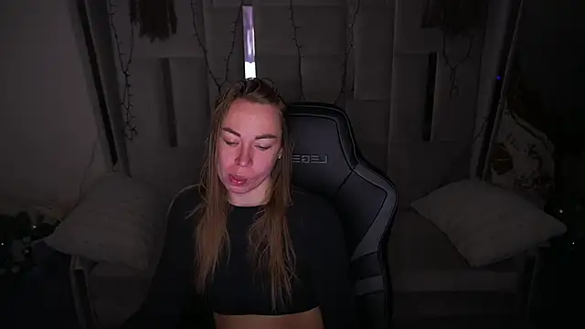 VixenMuse online show from March 5, 9:11 pm