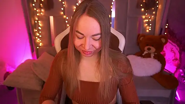 VixenMuse online show from March 15, 9:00 pm