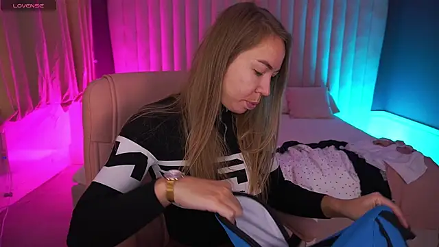 VixenMuse online show from October 28, 6:45 am