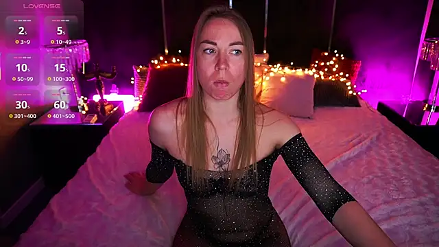 VixenMuse online show from April 6, 8:32 pm