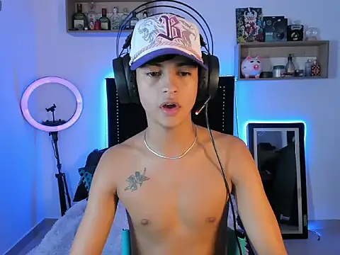 Snapshot of Alejo_Desire chatting on November 11, 8:20 am Alejo Desire online show from November 11, 8:20 am