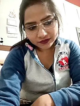 Vanshika1432 online show from December 3, 9:53 am