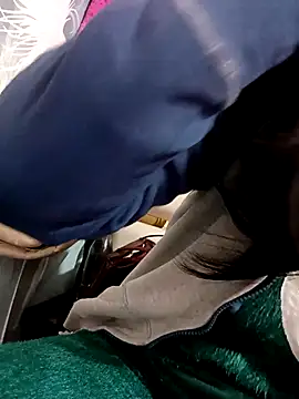 Vanshika1432 online show from December 4, 7:40 am