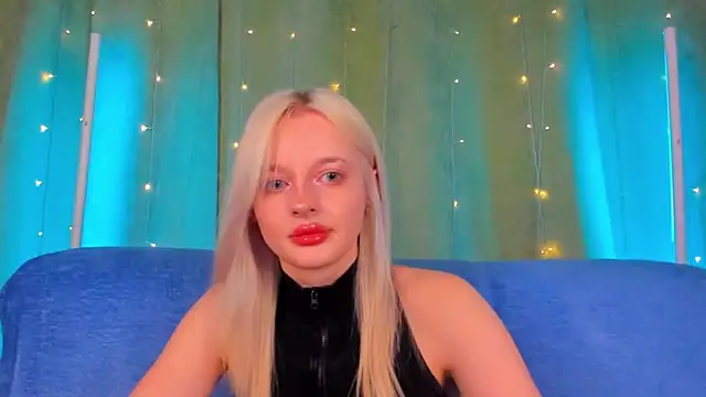 Snapshot of AlessaKiss chatting on June 4, 2:38 am AlessaKiss online show from June 4, 2:38 am