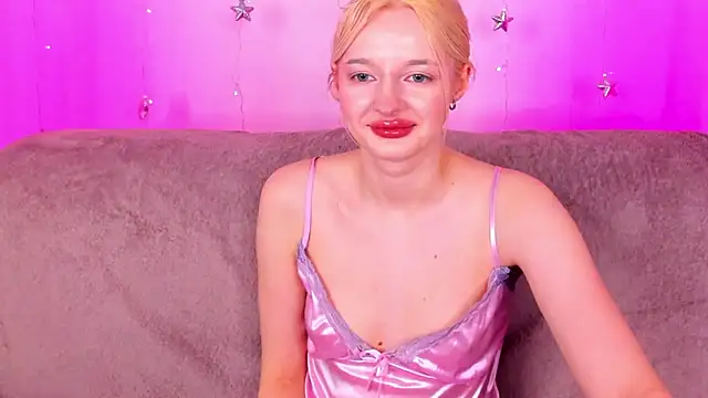 Snapshot of AlessaKiss chatting on April 29, 3:11 am AlessaKiss online show from April 29, 3:11 am